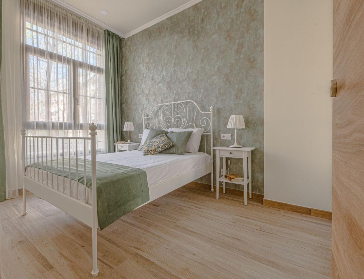 Simone Apartments Мадрид Екстериор снимка